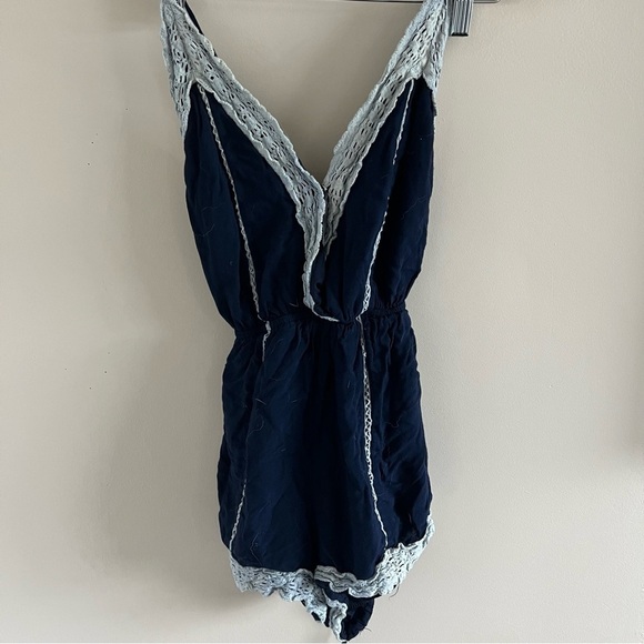 ILLA ILLA | Navy Romper w/ White Lace - Picture 1 of 6